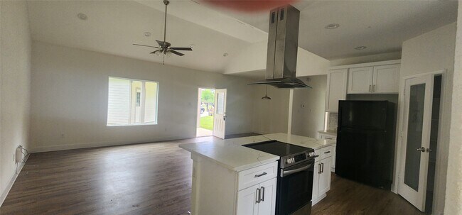 Building Photo - 452 N Cattle Dr