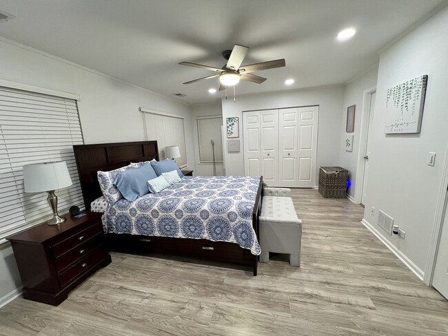 Building Photo - 113 W Big Horn Dr