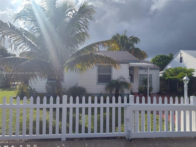 Primary Photo - 310 SW 1st Ave