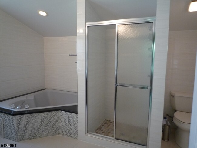 Building Photo - 9 Harrogate Cir