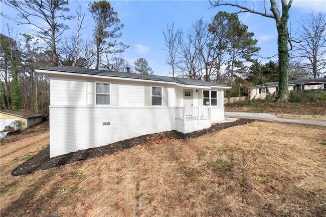 Building Photo - 150 Sweetwater St