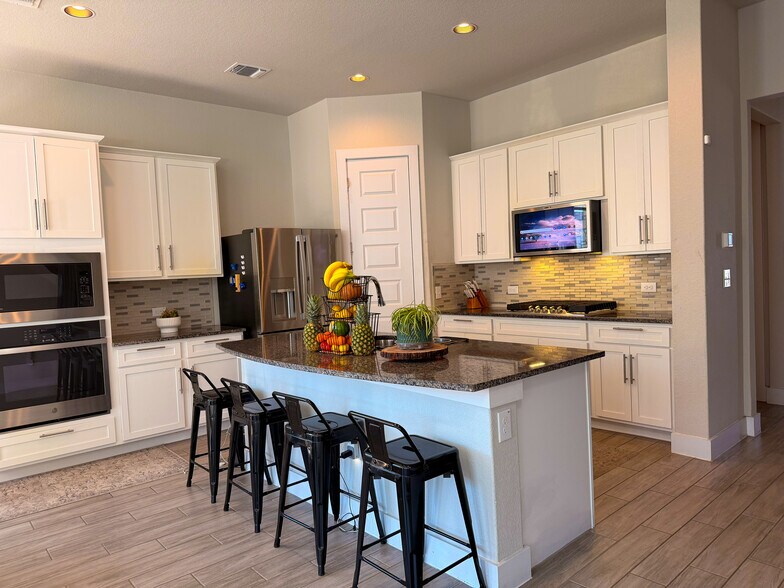 Building Photo - 11001 Charger Way