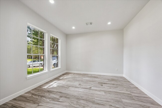 Building Photo - 3214 Trotwood Ln