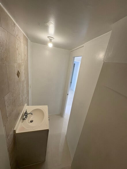 Building Photo - 1331 SW 129th Ave