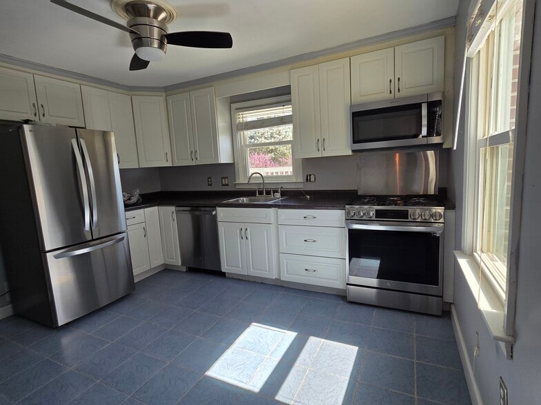 Building Photo - 1857 Chesley Rd