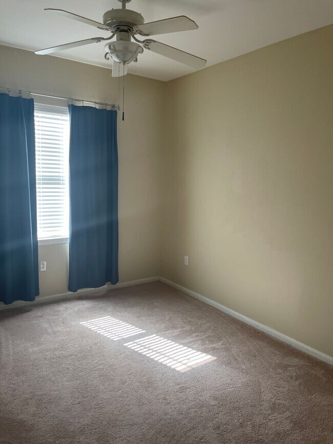 Building Photo - College Station - 4 Bedroom / 2.5 Bath / 2...