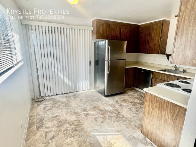 Building Photo - Spacious lower level Fairfield apartment -...