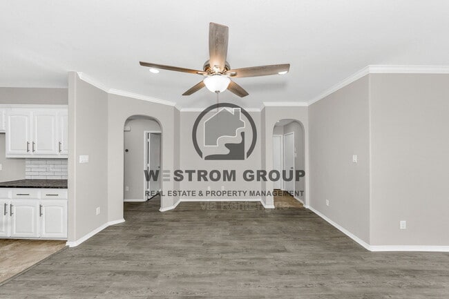 Building Photo - 2201 Sweetwood Dr