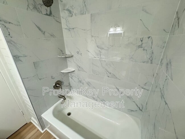 Building Photo - 205 25th St