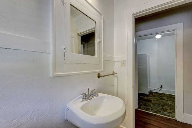 Building Photo - 1 Bed 1 Bath apartment in Okc close to Plaza District!