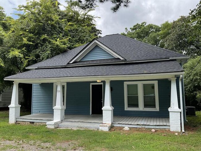 Primary Photo - 715 Hawkins Ave
