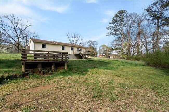 Building Photo - 173 Winndale Rd