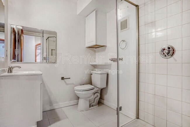 Building Photo - 990 Beech St