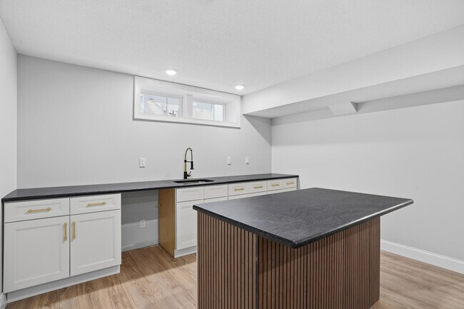 Building Photo - 4403 Glen Eagle Dr