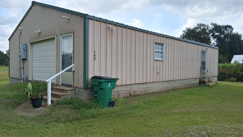 Building Photo - 145 Aselane St