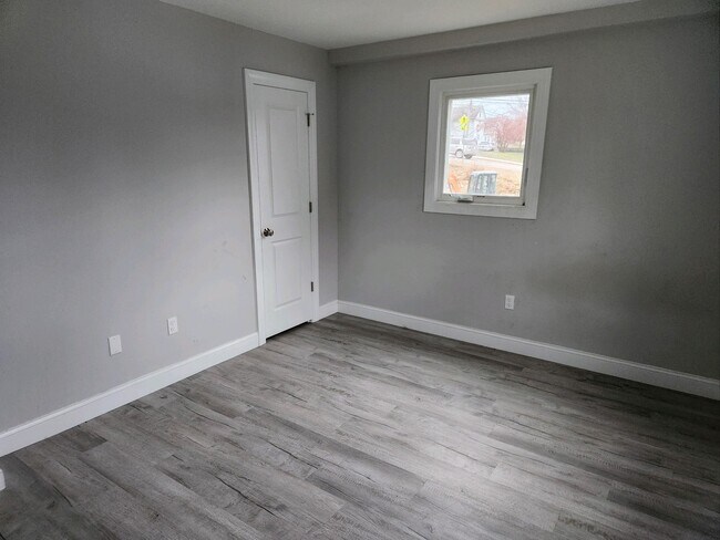 Building Photo - 9 Elm St
