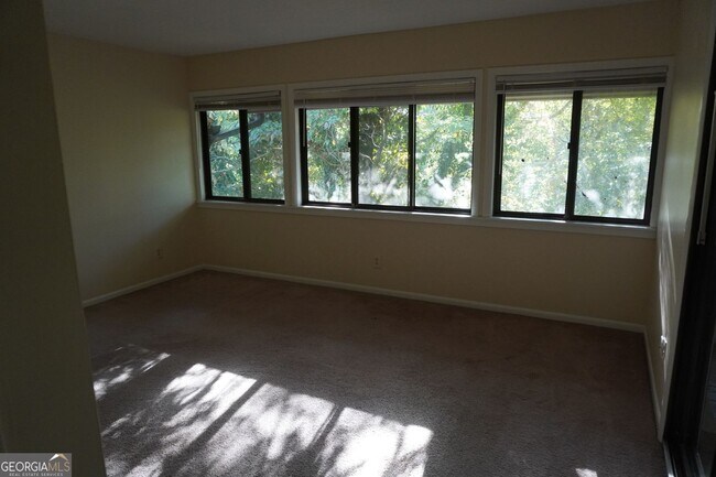 Building Photo - 195 Woodstone Dr