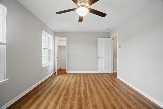 Building Photo - 909 Westwind Pl