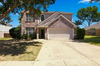 Building Photo - "Spacious Two-Story Home with Multiple Living Spaces and and Expansive Backyard!"