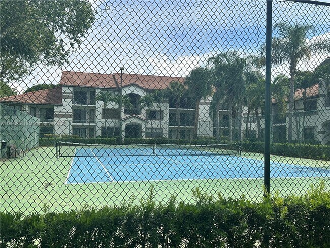 Building Photo - 650 S Park Rd