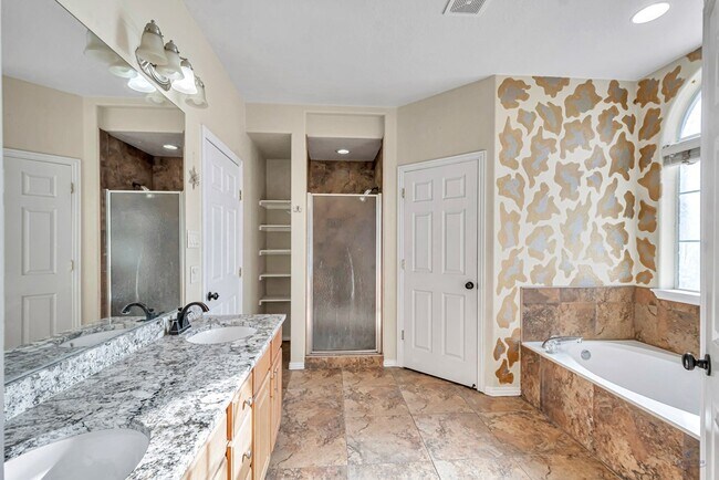 Building Photo - 6915 Robbie Rd