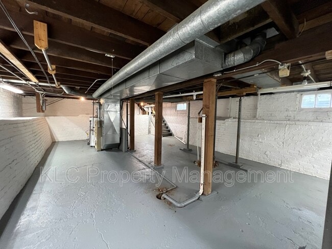 Building Photo - 3116 E 7th St