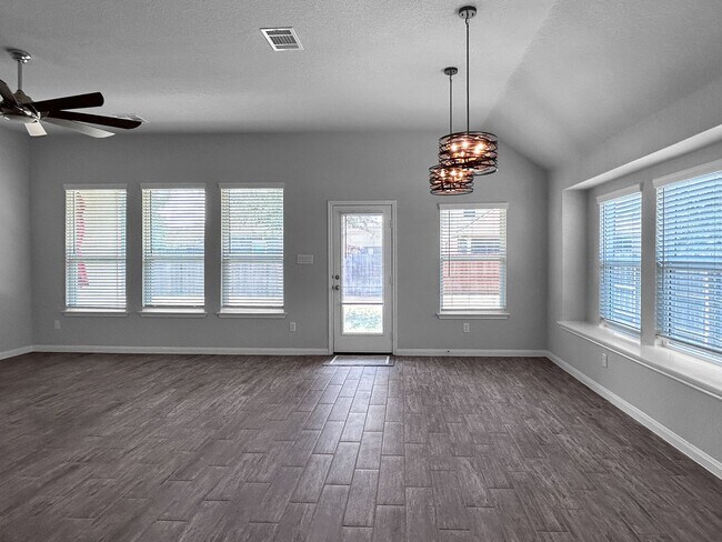 Building Photo - Contemporary 3-Bedroom Near Randolph AFB