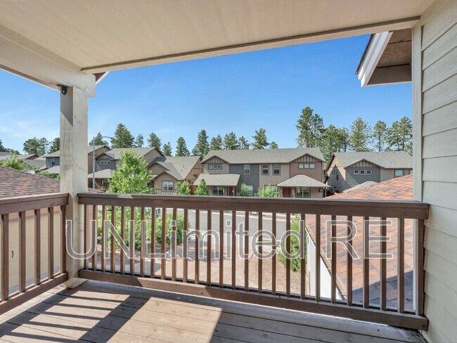 Building Photo - 2539 W Josselyn Dr