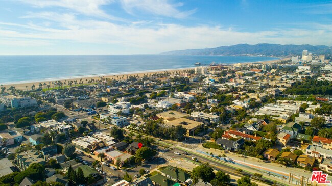 Building Photo - 2544 3rd St