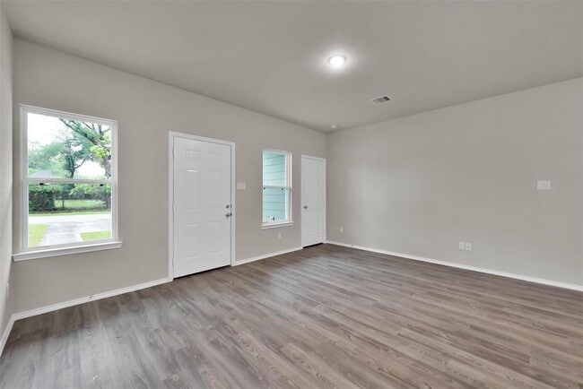 Building Photo - 419 E Avenue G