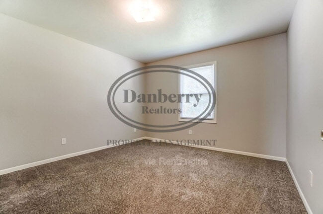 Building Photo - 1103 Searles Rd