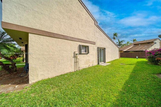 Building Photo - 9068 SW 129th Ln