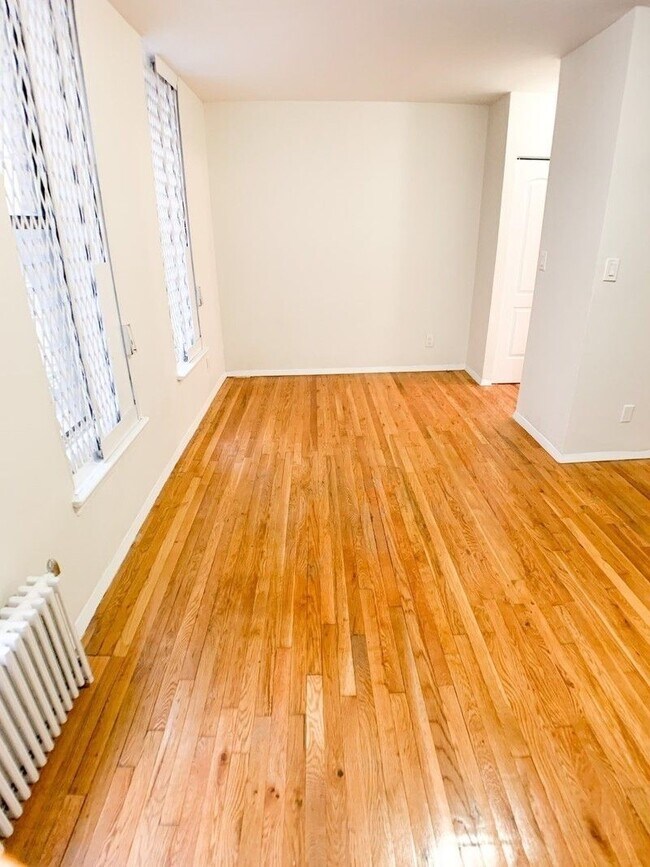 Building Photo - 953 Amsterdam Ave