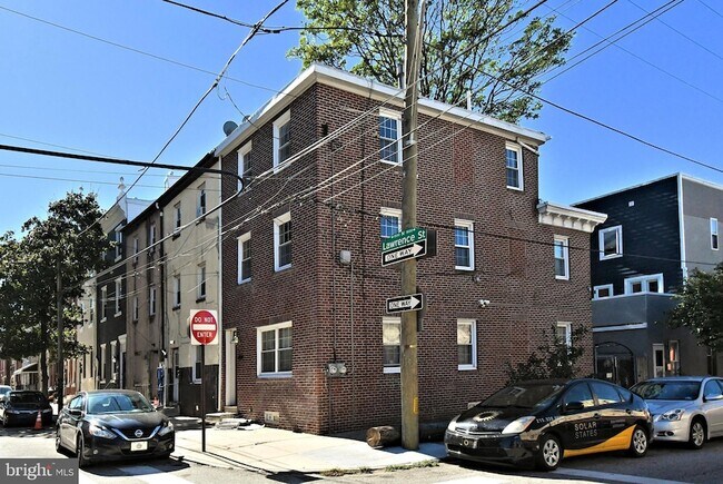 Primary Photo - 1554 N Lawrence St