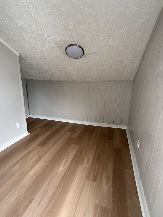 Building Photo - 5 Bedroom on Cleveland's East Side