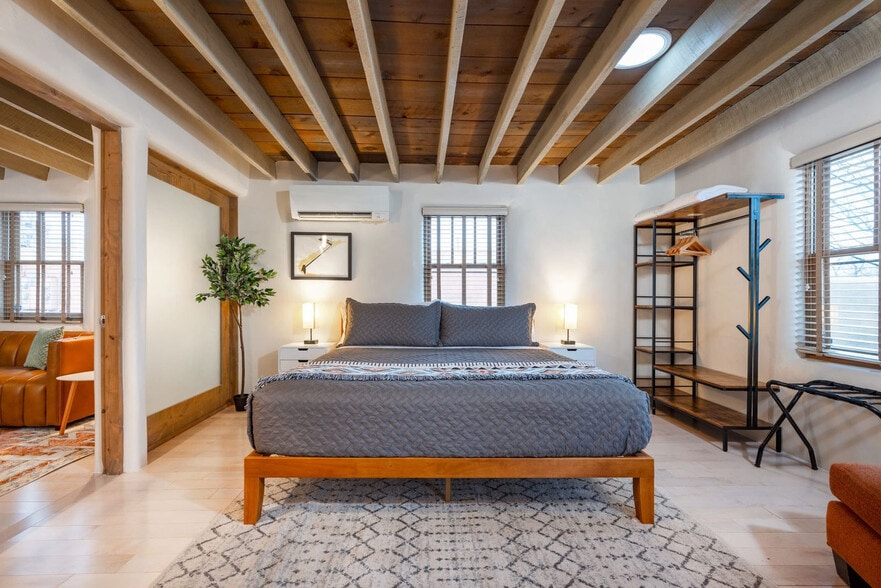 Building Photo - 715 S St Francis Dr