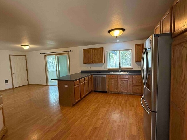 Building Photo - Wonderful open floor plan