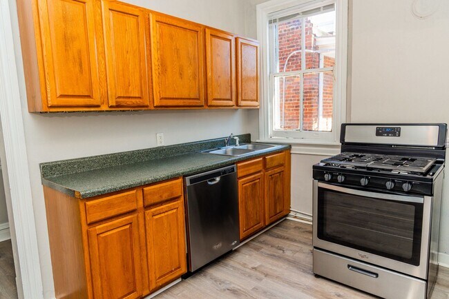 Building Photo - 2205 Floyd Ave