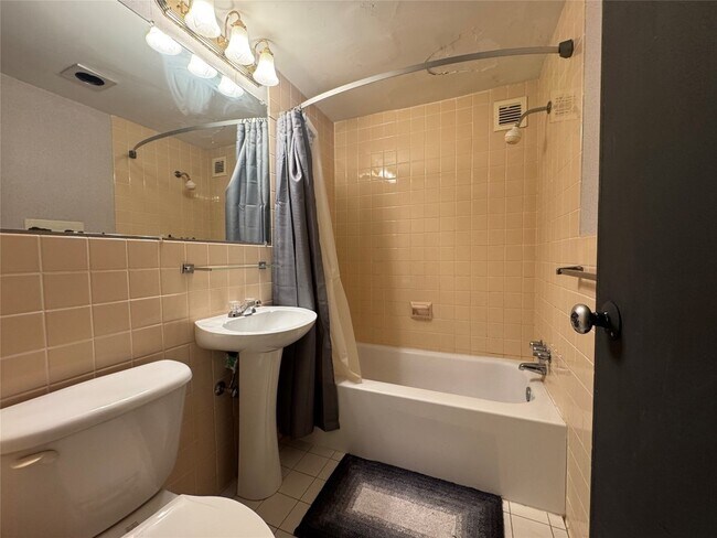 Building Photo - 65 Front St