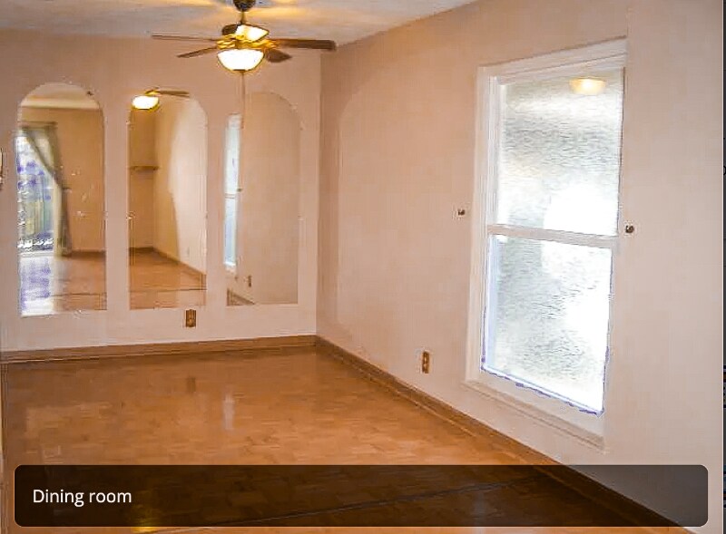 Building Photo - 5468 Roundtree Pl