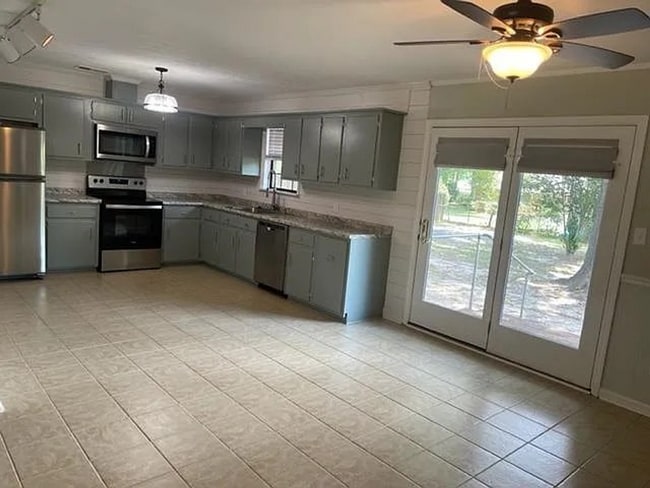 Building Photo - Cozy 3BR Ranch Home with Fenced Backyard in Springfield