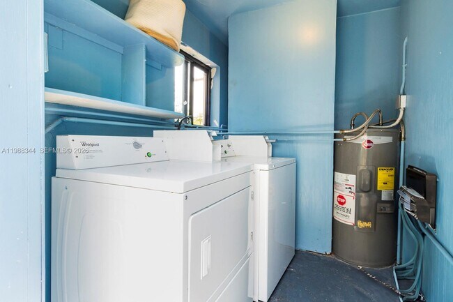 Building Photo - 2323 SE 18th St