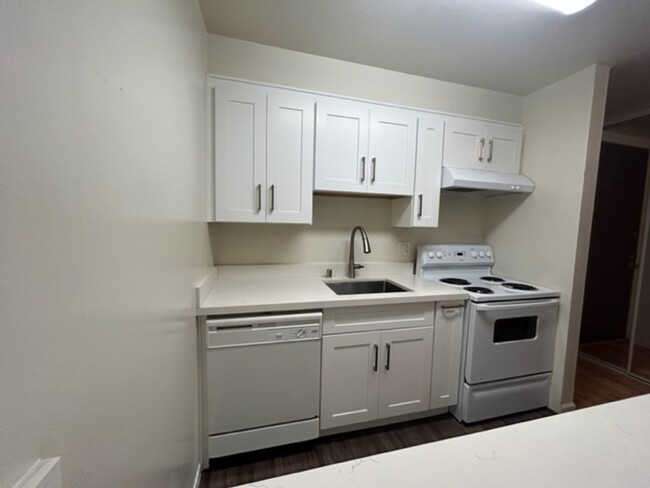 Building Photo - Nice Cozy 1 Bedroom Condo !!!