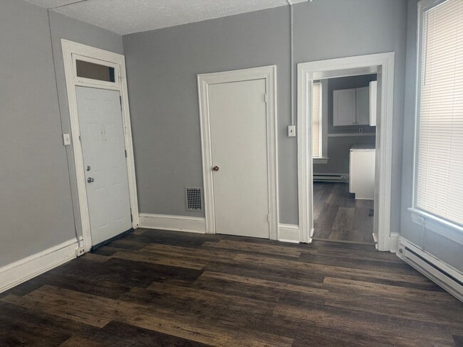 Building Photo - 500 N Mulberry St