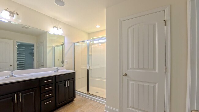 Building Photo - Beautiful Home in Mebane