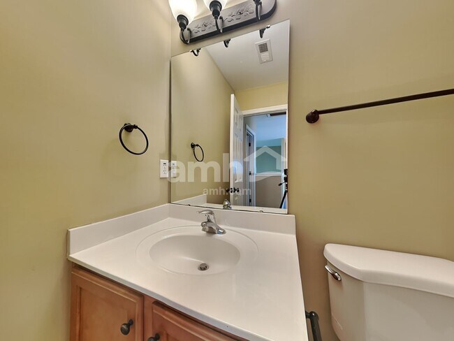 Building Photo - 173 Largess Ln