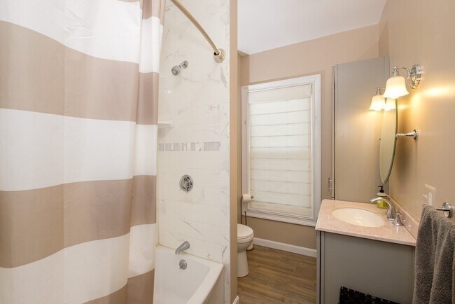 Building Photo - 6 Lowell Ave