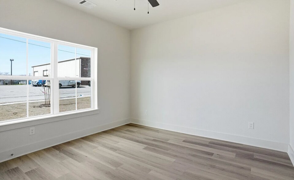 Building Photo - 309 Railroad Ave