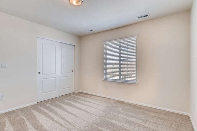 Building Photo - 3162 Jonquil St