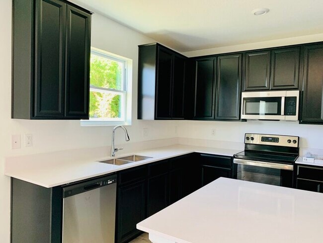 Building Photo - 843 Grant St